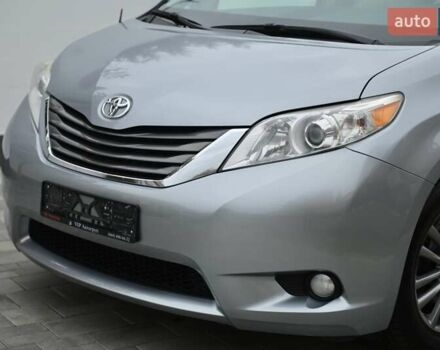 Серый Тойота Сиенна, объемом двигателя 3.46 л и пробегом 203 тыс. км за 17999 $, фото 2 на Automoto.ua