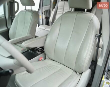 Серый Тойота Сиенна, объемом двигателя 3.46 л и пробегом 203 тыс. км за 17999 $, фото 49 на Automoto.ua