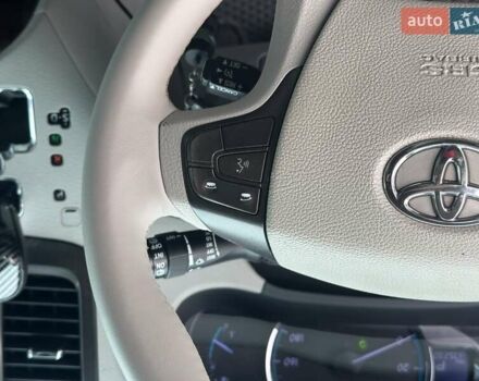 Серый Тойота Сиенна, объемом двигателя 3.5 л и пробегом 280 тыс. км за 15990 $, фото 21 на Automoto.ua