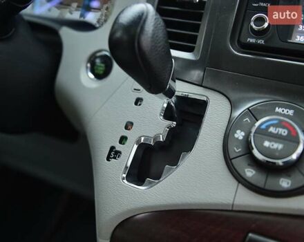 Серый Тойота Сиенна, объемом двигателя 3.46 л и пробегом 203 тыс. км за 17999 $, фото 51 на Automoto.ua