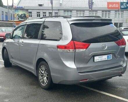 Серый Тойота Сиенна, объемом двигателя 3.5 л и пробегом 280 тыс. км за 15990 $, фото 7 на Automoto.ua