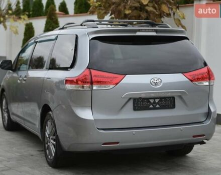 Серый Тойота Сиенна, объемом двигателя 3.46 л и пробегом 203 тыс. км за 17999 $, фото 14 на Automoto.ua