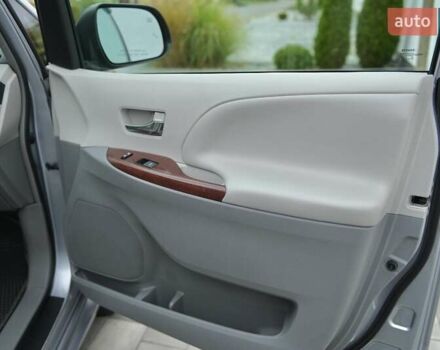 Серый Тойота Сиенна, объемом двигателя 3.46 л и пробегом 203 тыс. км за 17999 $, фото 57 на Automoto.ua