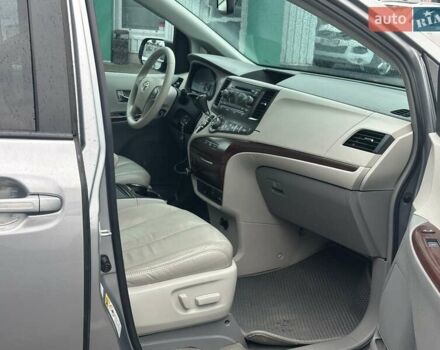 Серый Тойота Сиенна, объемом двигателя 3.5 л и пробегом 280 тыс. км за 15990 $, фото 31 на Automoto.ua