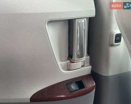 Серый Тойота Сиенна, объемом двигателя 3.5 л и пробегом 280 тыс. км за 15990 $, фото 41 на Automoto.ua