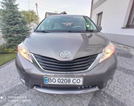 Серый Тойота Сиенна, объемом двигателя 3.5 л и пробегом 180 тыс. км за 17229 $, фото 3 на Automoto.ua