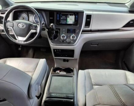 Серый Тойота Сиенна, объемом двигателя 2.7 л и пробегом 70 тыс. км за 4200 $, фото 7 на Automoto.ua