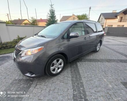 Серый Тойота Сиенна, объемом двигателя 3.5 л и пробегом 180 тыс. км за 17229 $, фото 1 на Automoto.ua