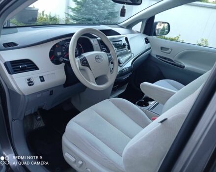 Серый Тойота Сиенна, объемом двигателя 3.5 л и пробегом 180 тыс. км за 17229 $, фото 7 на Automoto.ua