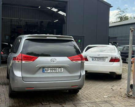 Серый Тойота Сиенна, объемом двигателя 3.46 л и пробегом 250 тыс. км за 11500 $, фото 4 на Automoto.ua