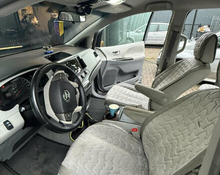 Серый Тойота Сиенна, объемом двигателя 3.46 л и пробегом 250 тыс. км за 11500 $, фото 3 на Automoto.ua