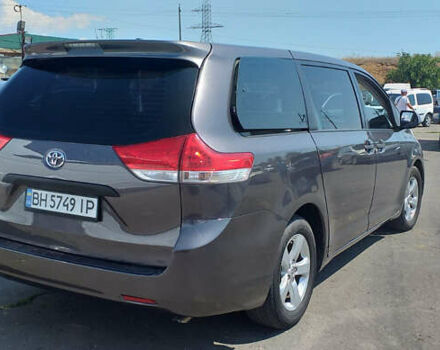 Сірий Тойота Сієнна, об'ємом двигуна 3.5 л та пробігом 178 тис. км за 15500 $, фото 4 на Automoto.ua