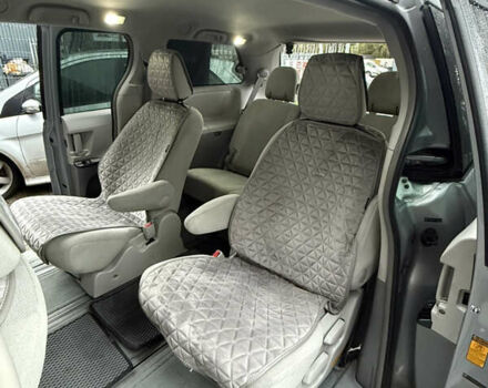 Серый Тойота Сиенна, объемом двигателя 3.46 л и пробегом 250 тыс. км за 11500 $, фото 2 на Automoto.ua