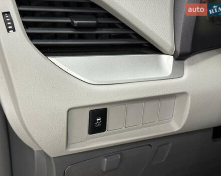 Сірий Тойота Сієнна, об'ємом двигуна 3.46 л та пробігом 170 тис. км за 17300 $, фото 16 на Automoto.ua
