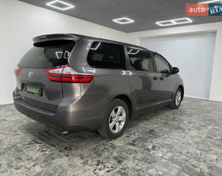 Сірий Тойота Сієнна, об'ємом двигуна 3.46 л та пробігом 170 тис. км за 17300 $, фото 4 на Automoto.ua