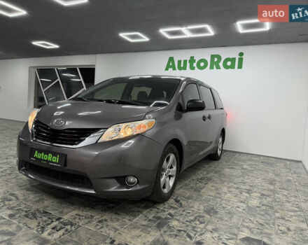 Сірий Тойота Сієнна, об'ємом двигуна 3.46 л та пробігом 170 тис. км за 17300 $, фото 7 на Automoto.ua