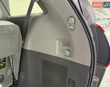 Сірий Тойота Сієнна, об'ємом двигуна 3.46 л та пробігом 170 тис. км за 17300 $, фото 22 на Automoto.ua