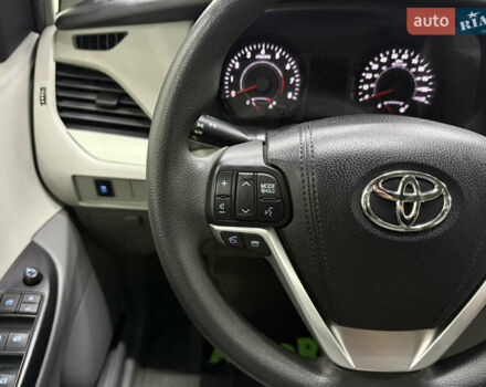 Сірий Тойота Сієнна, об'ємом двигуна 3.46 л та пробігом 170 тис. км за 17300 $, фото 9 на Automoto.ua