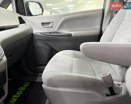 Сірий Тойота Сієнна, об'ємом двигуна 3.46 л та пробігом 170 тис. км за 17300 $, фото 23 на Automoto.ua