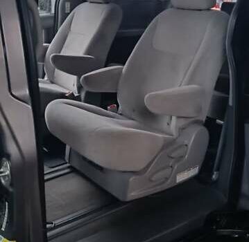 Сірий Тойота Сієнна, об'ємом двигуна 3.46 л та пробігом 120 тис. км за 20500 $, фото 28 на Automoto.ua