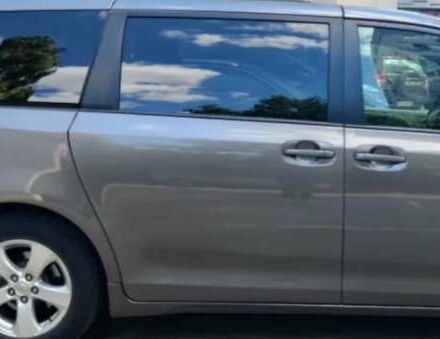 Серый Тойота Сиенна, объемом двигателя 3.46 л и пробегом 170 тыс. км за 16400 $, фото 2 на Automoto.ua