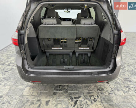 Сірий Тойота Сієнна, об'ємом двигуна 3.46 л та пробігом 170 тис. км за 17300 $, фото 19 на Automoto.ua