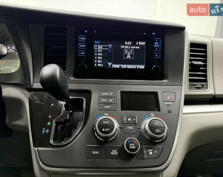 Сірий Тойота Сієнна, об'ємом двигуна 3.46 л та пробігом 170 тис. км за 17300 $, фото 13 на Automoto.ua