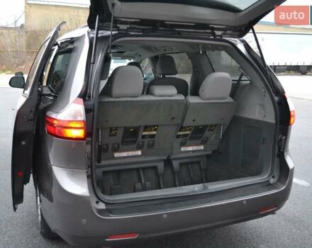 Серый Тойота Сиенна, объемом двигателя 3.5 л и пробегом 167 тыс. км за 20600 $, фото 19 на Automoto.ua