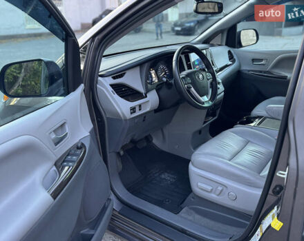 Серый Тойота Сиенна, объемом двигателя 3.46 л и пробегом 150 тыс. км за 21212 $, фото 12 на Automoto.ua