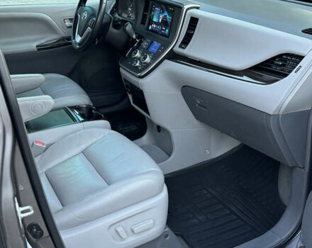 Серый Тойота Сиенна, объемом двигателя 3.46 л и пробегом 150 тыс. км за 21999 $, фото 24 на Automoto.ua