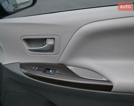 Серый Тойота Сиенна, объемом двигателя 3.5 л и пробегом 167 тыс. км за 20600 $, фото 21 на Automoto.ua