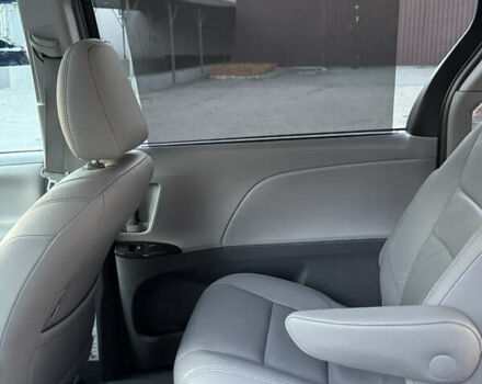 Серый Тойота Сиенна, объемом двигателя 3.46 л и пробегом 150 тыс. км за 21212 $, фото 40 на Automoto.ua