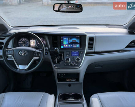 Серый Тойота Сиенна, объемом двигателя 3.46 л и пробегом 150 тыс. км за 21999 $, фото 11 на Automoto.ua