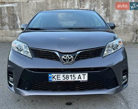 Серый Тойота Сиенна, объемом двигателя 3.46 л и пробегом 150 тыс. км за 21212 $, фото 1 на Automoto.ua
