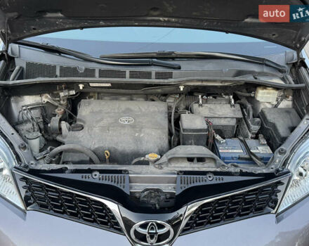 Серый Тойота Сиенна, объемом двигателя 3.46 л и пробегом 150 тыс. км за 21212 $, фото 56 на Automoto.ua