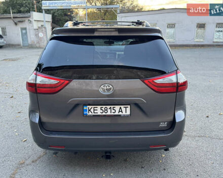 Серый Тойота Сиенна, объемом двигателя 3.46 л и пробегом 150 тыс. км за 21999 $, фото 3 на Automoto.ua