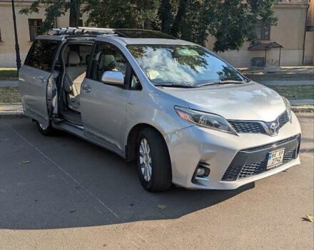 Серый Тойота Сиенна, объемом двигателя 3.5 л и пробегом 109 тыс. км за 18000 $, фото 2 на Automoto.ua