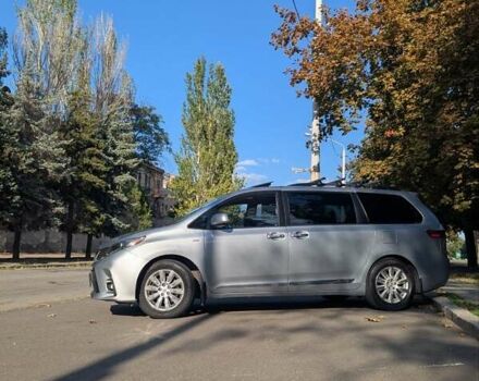 Серый Тойота Сиенна, объемом двигателя 3.5 л и пробегом 109 тыс. км за 18000 $, фото 3 на Automoto.ua