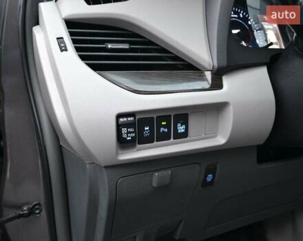 Серый Тойота Сиенна, объемом двигателя 3.5 л и пробегом 167 тыс. км за 20600 $, фото 42 на Automoto.ua