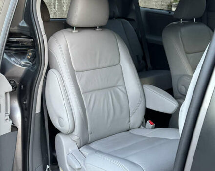 Серый Тойота Сиенна, объемом двигателя 3.46 л и пробегом 150 тыс. км за 21999 $, фото 29 на Automoto.ua