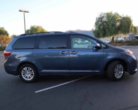 Серый Тойота Сиенна, объемом двигателя 3.5 л и пробегом 58 тыс. км за 15000 $, фото 2 на Automoto.ua