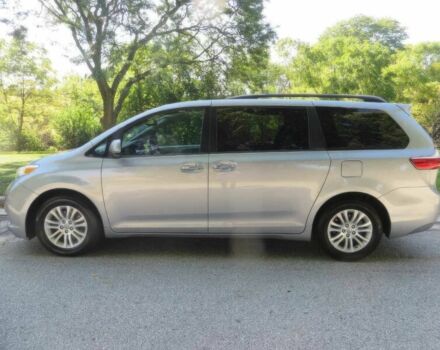 Серый Тойота Сиенна, объемом двигателя 3.5 л и пробегом 62 тыс. км за 15000 $, фото 4 на Automoto.ua