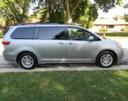 Серый Тойота Сиенна, объемом двигателя 3.5 л и пробегом 62 тыс. км за 15000 $, фото 3 на Automoto.ua