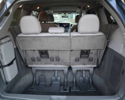 Серый Тойота Сиенна, объемом двигателя 3.5 л и пробегом 58 тыс. км за 15000 $, фото 9 на Automoto.ua