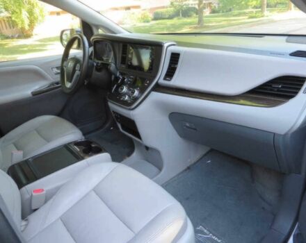 Серый Тойота Сиенна, объемом двигателя 3.5 л и пробегом 62 тыс. км за 15000 $, фото 9 на Automoto.ua