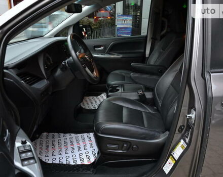 Серый Тойота Сиенна, объемом двигателя 3.5 л и пробегом 56 тыс. км за 24900 $, фото 14 на Automoto.ua