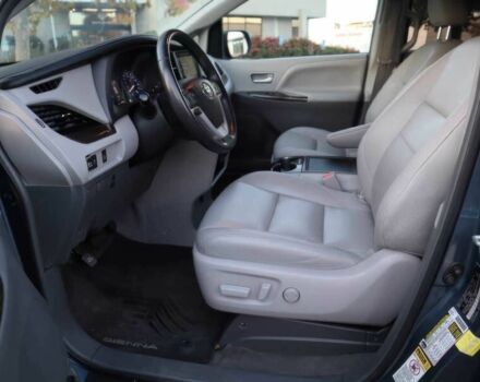 Серый Тойота Сиенна, объемом двигателя 3.5 л и пробегом 58 тыс. км за 15000 $, фото 6 на Automoto.ua