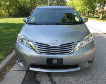 Серый Тойота Сиенна, объемом двигателя 3.5 л и пробегом 62 тыс. км за 15000 $, фото 1 на Automoto.ua