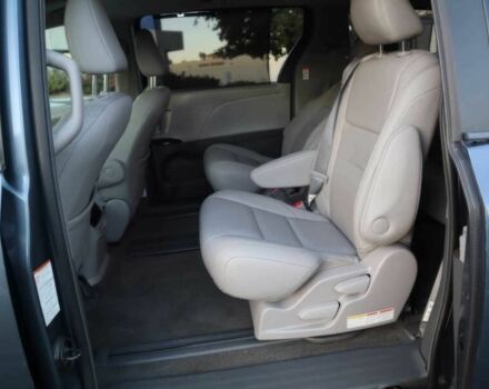 Серый Тойота Сиенна, объемом двигателя 3.5 л и пробегом 58 тыс. км за 15000 $, фото 8 на Automoto.ua