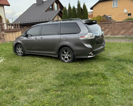 Сірий Тойота Сієнна, об'ємом двигуна 3.5 л та пробігом 75 тис. км за 22500 $, фото 4 на Automoto.ua